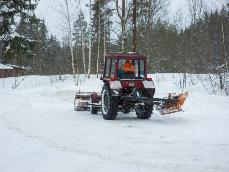 Palīdzība ceļa attīrīšanai no sniega